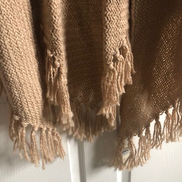 Cozy shawl! - Picture 4 of 7